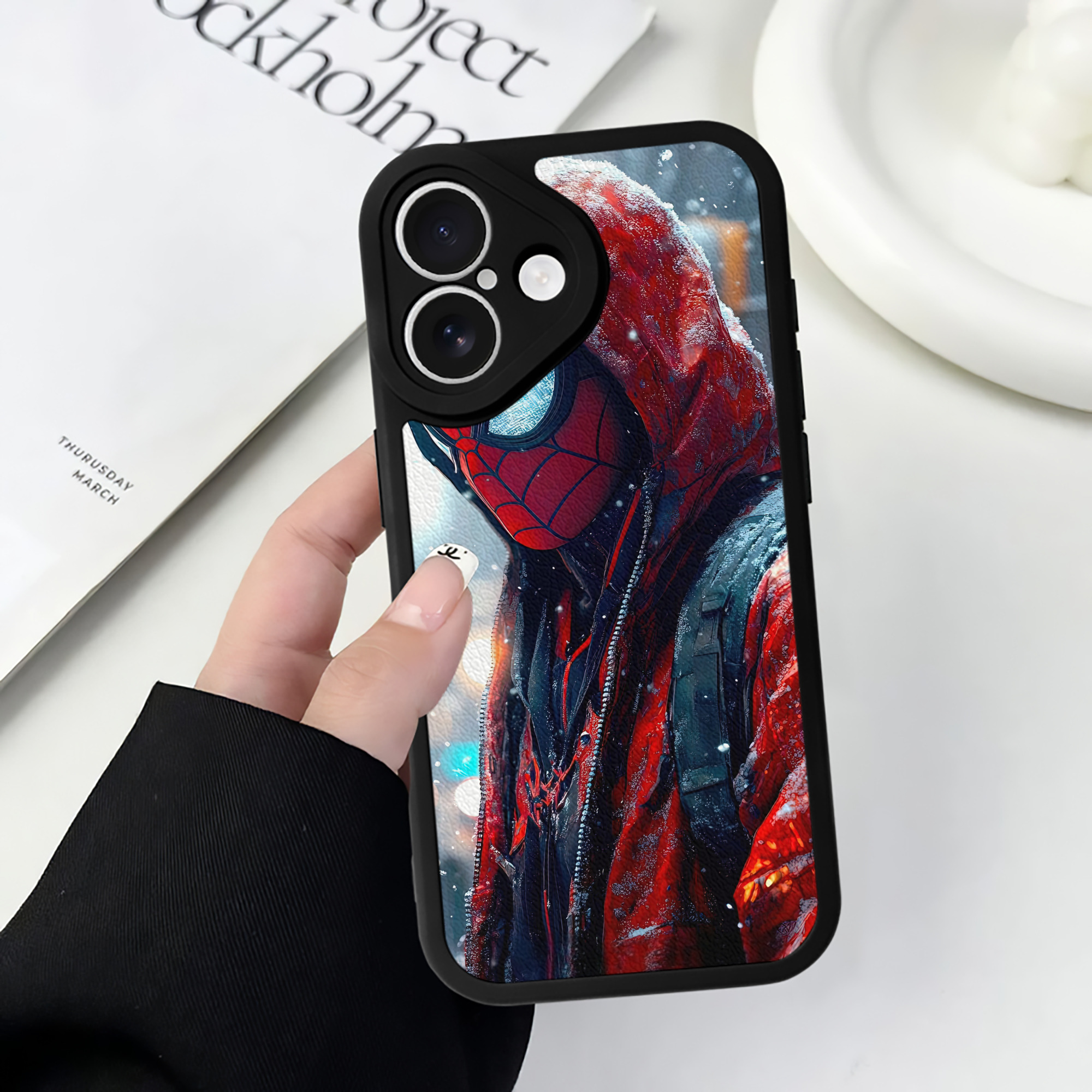（画像用） Spider Man スパイダーマン 【iPhone 16シリーズ対応】シリコンスマホケース（レザー調） 材質：シリコン